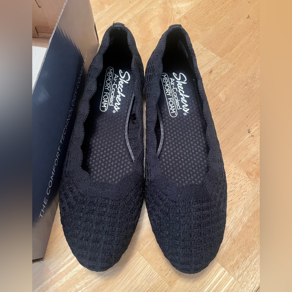 Cleo’s by Skechers NWT air-cooled memory foam Forevermore black slip-on size 6.5